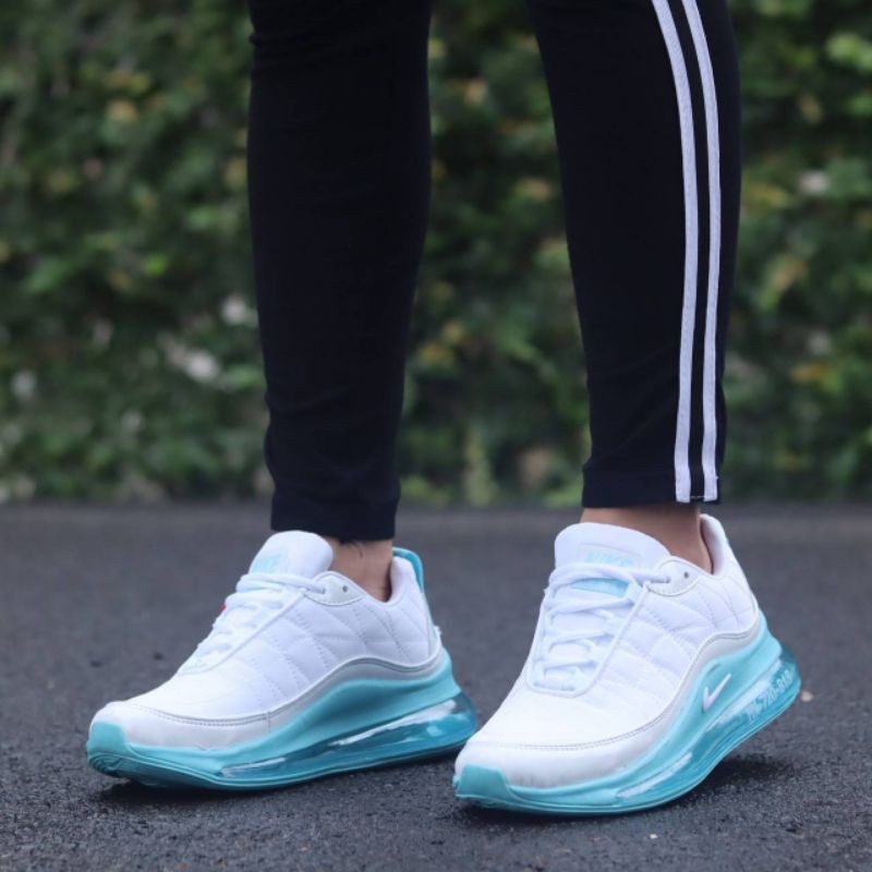 SEPATU NIKE AIR MAX 720-818 WOMAN