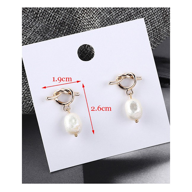 LRC Anting Tusuk Fashion Gold Pearl Ear-rings Y62046