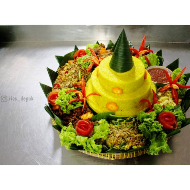 

Nasi Tumpeng