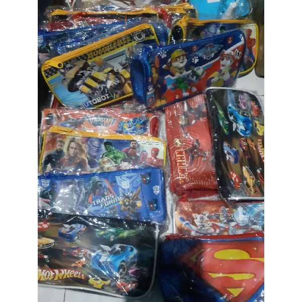 

kotak pensil karakter