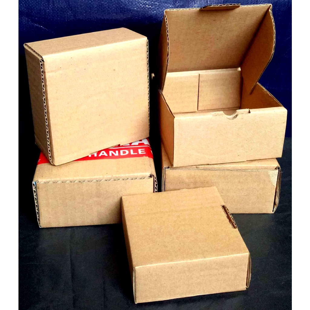 

Box Kardus Polos Luar Saja > Kardus Online shop 8,5x8,5 Cm Box Kardus Packing > Box Packaging Online Non Laminasi