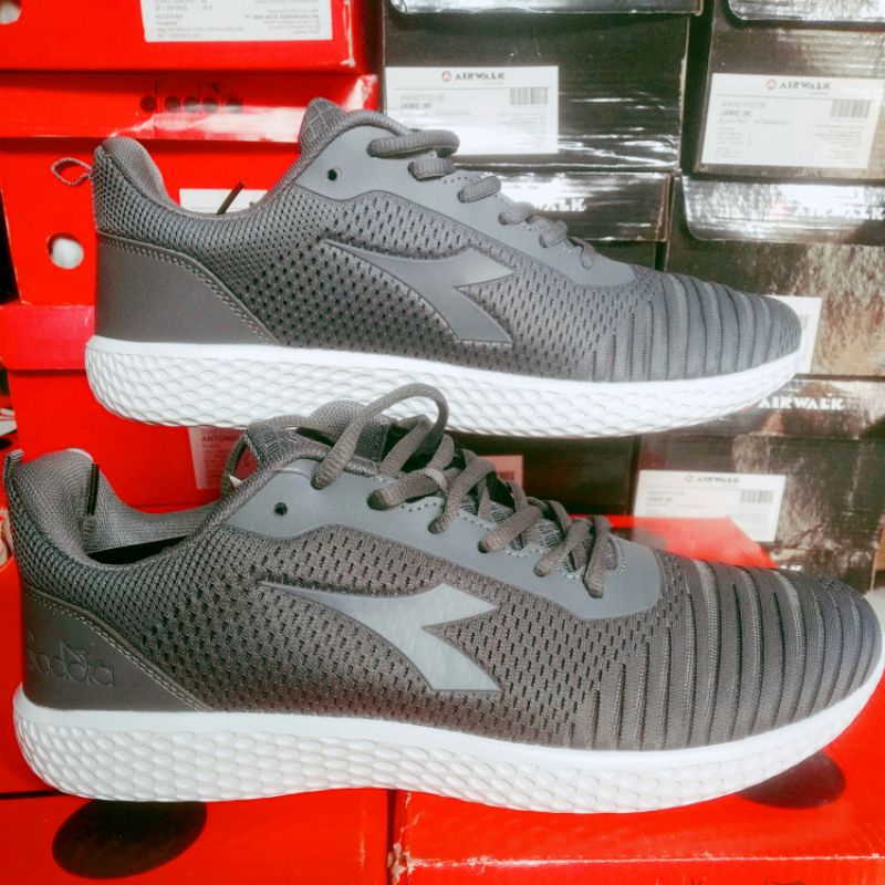 Sepatu Running Diadora Alchemy (Men's) Dark Grey