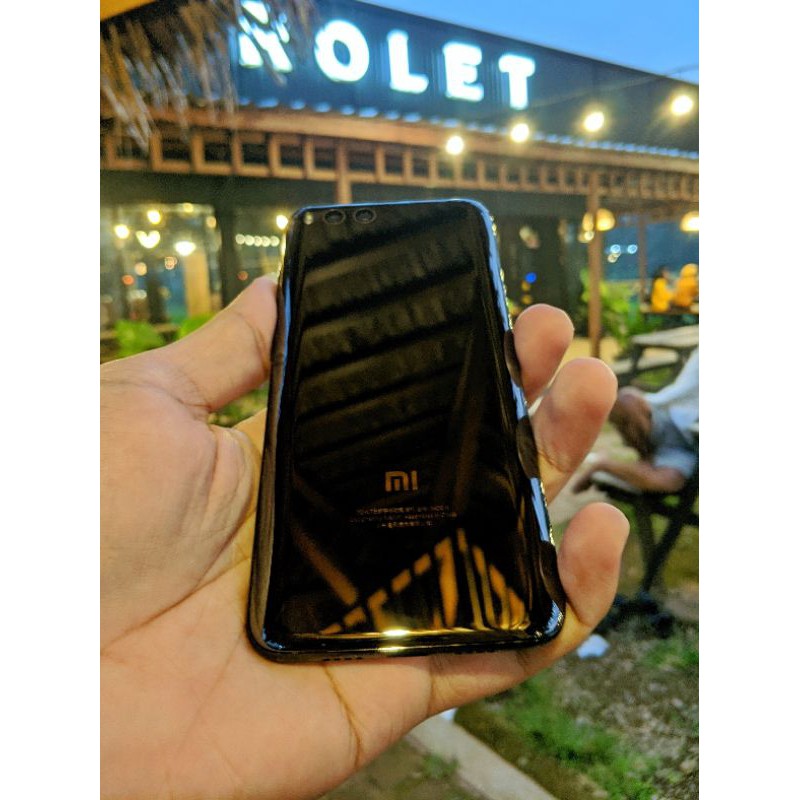 Xiaomi Mi 6 6gb/128gb Hitam Ceramic Bekas