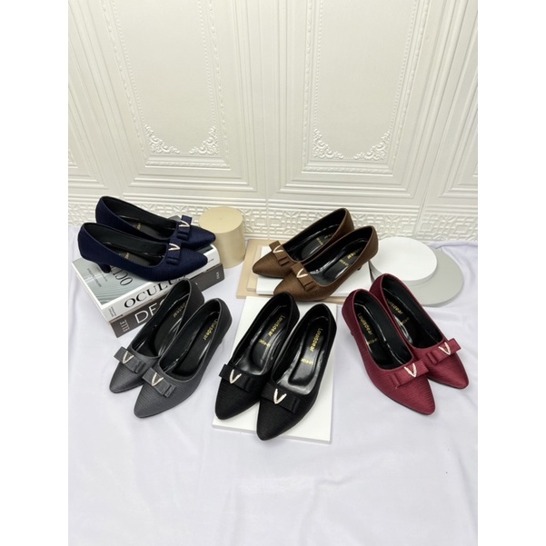 sepatu heel wanita terbaru kekinian LOUISDEAR sepatu heel V heel 3 cm bahan satin P43