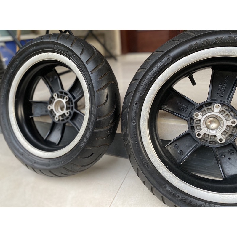 Set velg + ban vespa gts 3v 2014