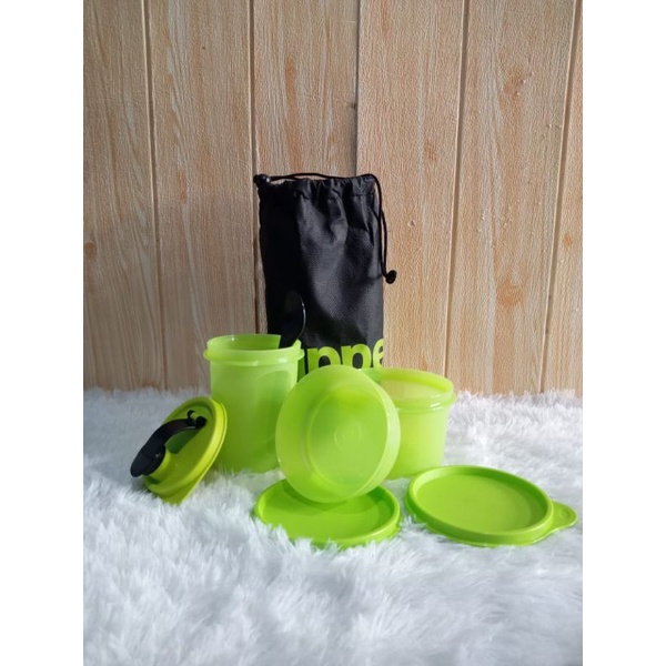 TUPPERWARE FESTIVE SET