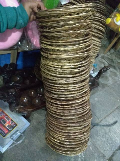 PIRING ANYAMAN LIDI KELAPA FLEKSIBEL DIAMETER 22-24 CM - ALAS MAKAN MURAH HAND MADE