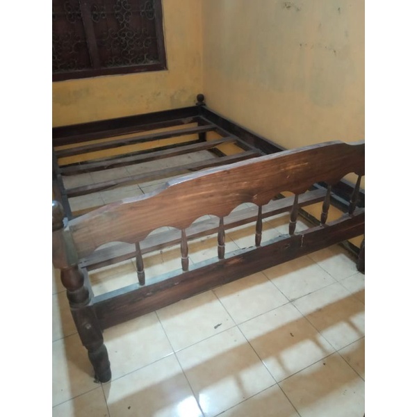 Ranjang kayu Sono Keling bisa dilipat