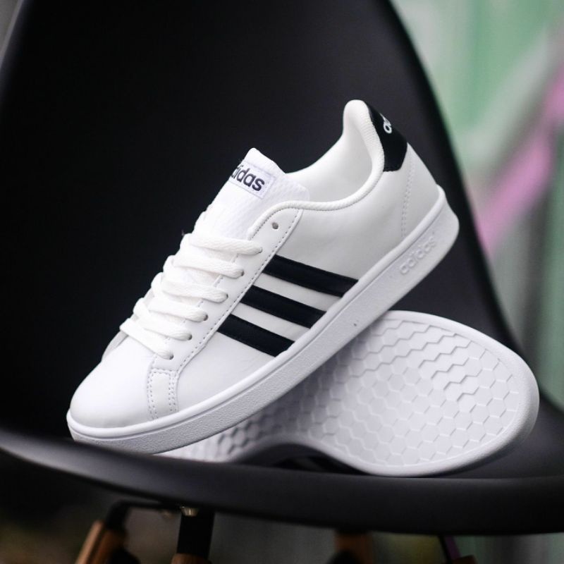 sepatu adidas garnd court white black original