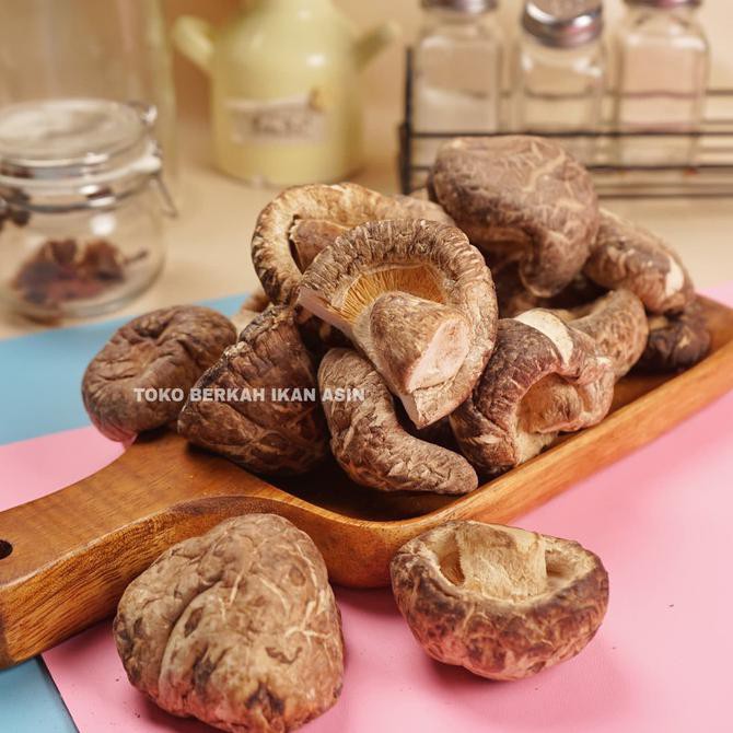 

Jamur Shitake 500gram / Shintake / Shiitake Mushroom / Hioko Hioco
