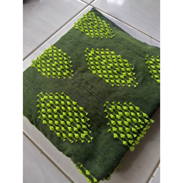 Kain tenun sutra bulu