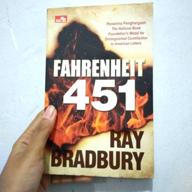 Novel Fahrenheit 451 by Ray Bradbury