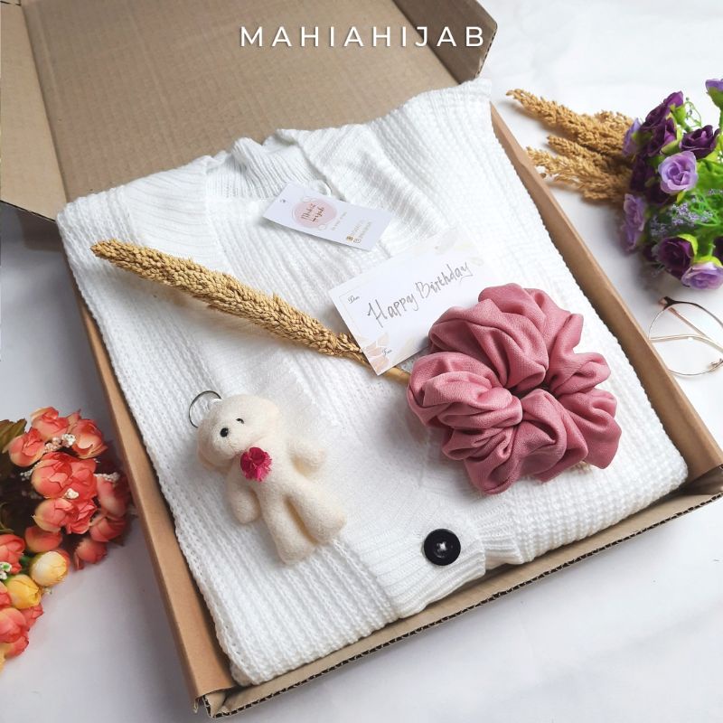 Hampers / Paket Gift Cardigan Crop mahiahijab hadiah ulang tahun , wisuda , dll