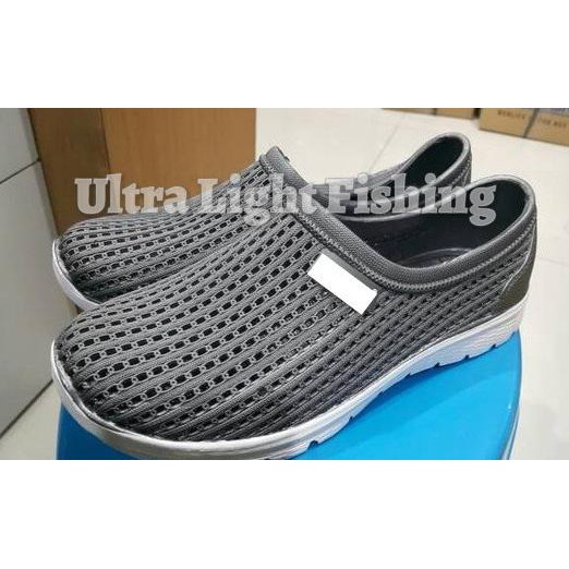 Sepatu Mancing