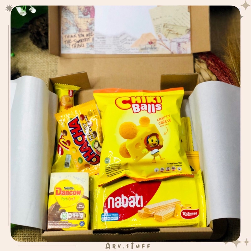 HAMPERS SNACK KUNING/ Hampers hadiah wisuda kado wedding pernikahan gift box parcel termurah hampers ultah kado wedding teman unik alat sholat murah viral termurah se shopee parcel alat ibadah alquran sajadah