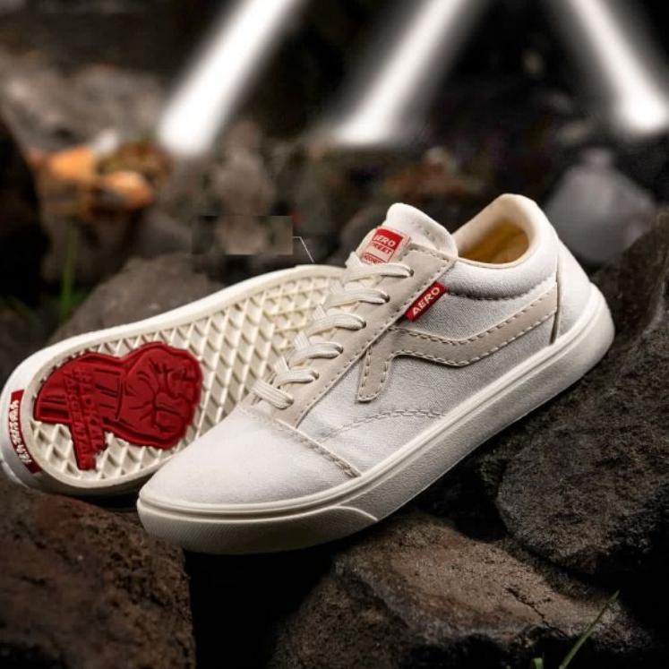 Penjualan Terbanyak.. Sepatu Aerostreet massive putih natural all white
