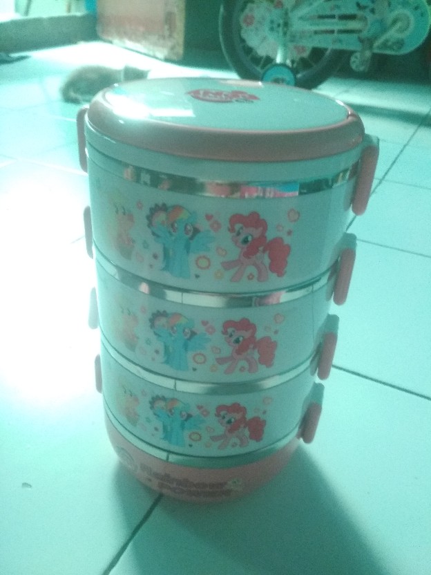 Rantang Karakter 4 Susun