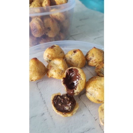 

Kue Soes Coklat ☆♡◇《DAPUR MOMMY》◇♡☆☆ SOES KERING COKLAT☆Gurih .. Manis .. Enaaak!!!Crunchy luar .. lava coklat dalam Cemilan pagi, sore, malam .. anytime Enaaak!!! Isi bersih 250gr Hanya Rp.35.000,- / Toples