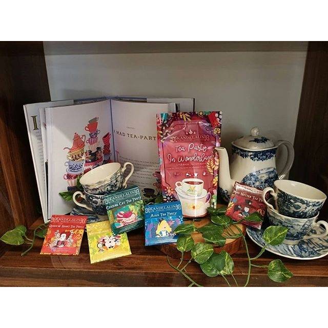 

TEA PARTY IN WONDERLAND