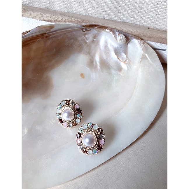 LRC Anting Tusuk Fashion Round Contrast-studded Pearl S925 Silver Pin Stud Earrings F5031X