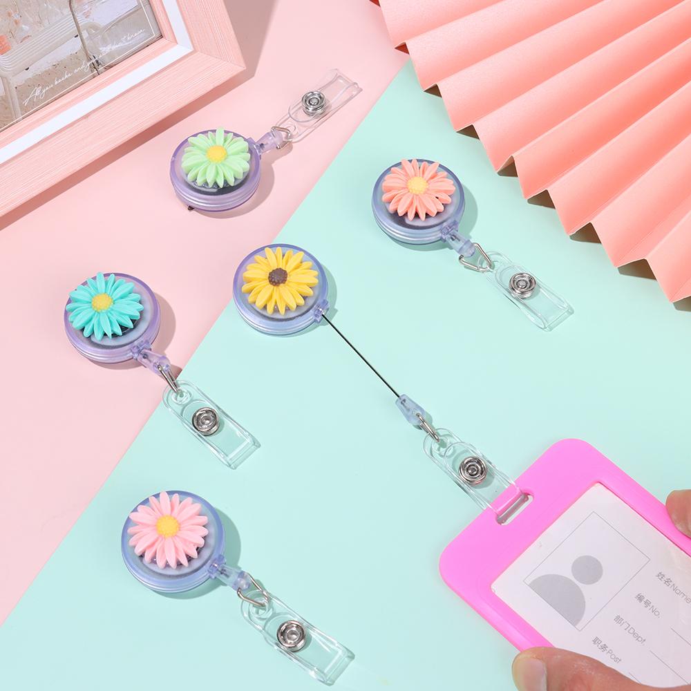 Nanas Daisy Ditarik Lencana Gulungan Perlengkapan Sekolah Perawat Aksesoris Ditarik Resin Bunga Dokter Lencana Pemegang