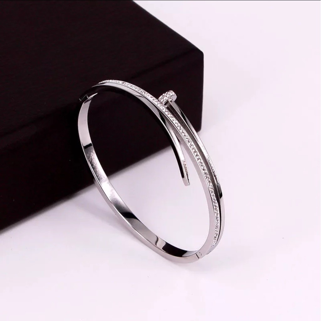 Gelang Bangle Titanium Model Paku Love Diamonds Dengan Embosan Love