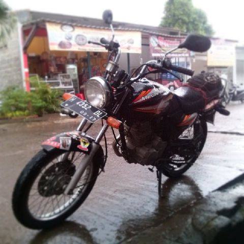 Byr di Tempat – Braket Breket Lampu Pesek Motor Honda Megapro Primus Hiu Lama Dudukan set Spido Ori