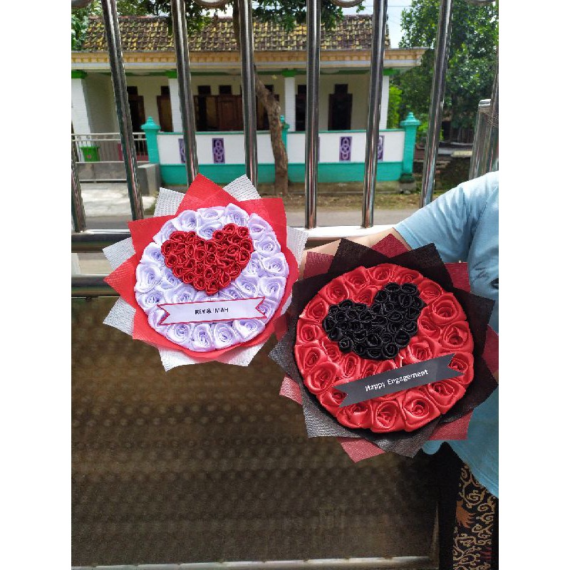 Buket Bunga/ Bucket Bunga/ Bucket Love / Bucket Bunga Love/ Bucket Bunga Wisuda/ Buket Bunga Wisuda