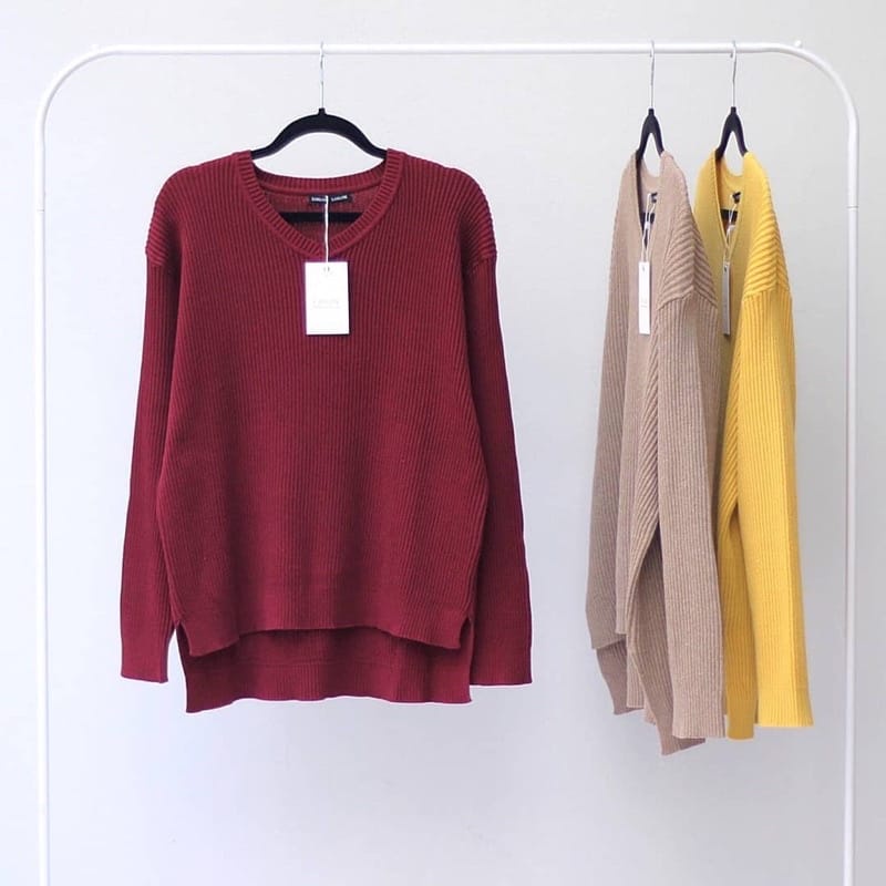 SWEATER RAJUT V-NECK/BOXI VIONA/BAJU ATASAN WANITA TERBARU GAYA KOREA/MOTIP BELAH PINGGIR