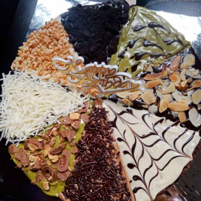 

Brownies pizza jumbo 20 cm bisa request tulisan