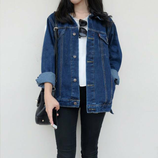 JAKET JEANS WANITA BAHAN JEANS TEBAL DENIM OPERSIZE WARNA BIOWASH BIRU TUA UKURAN M L DAN XL JAKET LEVI CEWEK