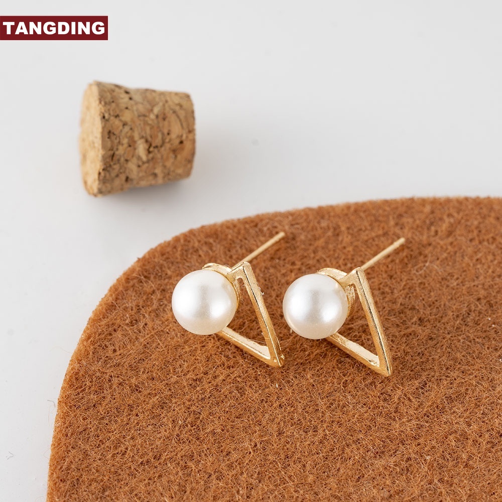 【COD Tangding】Korean Fashion Retro Triangle Pearl Earrings Geometric Temperament Lady Earstuds