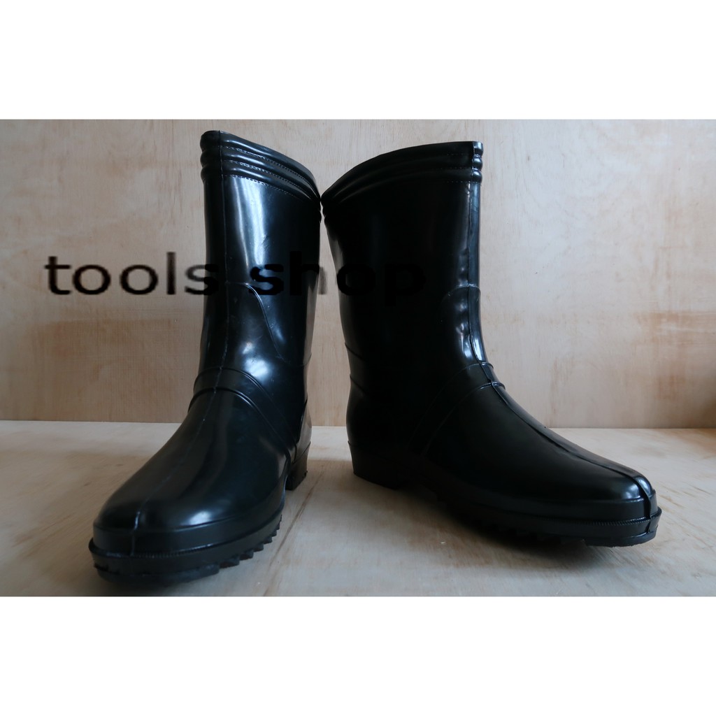 Sepatu boots/ Jeep Boots/ Boot karet hitam pendek