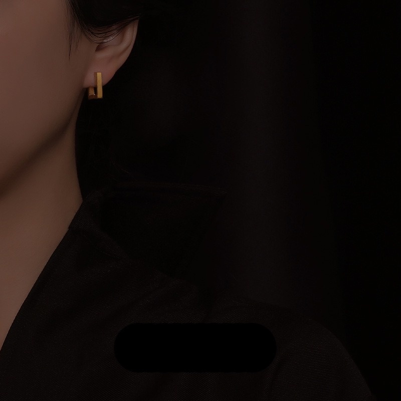 Anting Kotak Baja Titanium Retro Gaya Eropa Amerika Gaya Keren Emas 18K Anti Karat Earrings