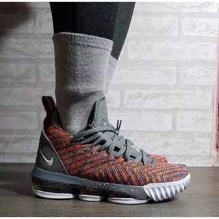  Sepatu  Sneakers Basket  Pria Nike  Lebron 16 Multicolor 