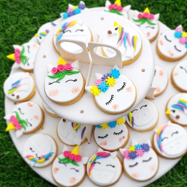 

UNICORN CUSTOM COOKIES & MACARONS