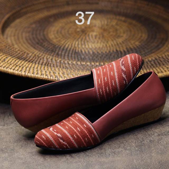 Sepatu Etnik NTT