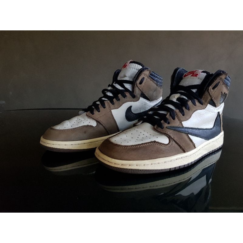 Sepatu second Aj1 x Travis scott