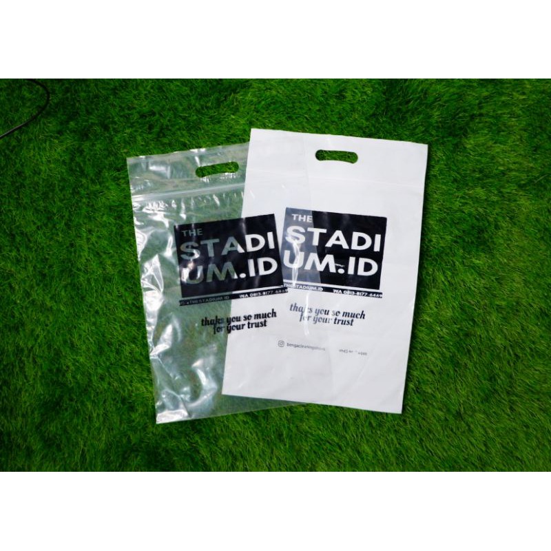 

SABLON PLASTIK ZIPLOCK KLIP Ukuran 30*38+7cm ( Putih & bening ) polos & Sablon 1 warna Min 100pcs
