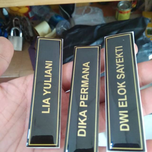 

Nametag Gold Akrilik