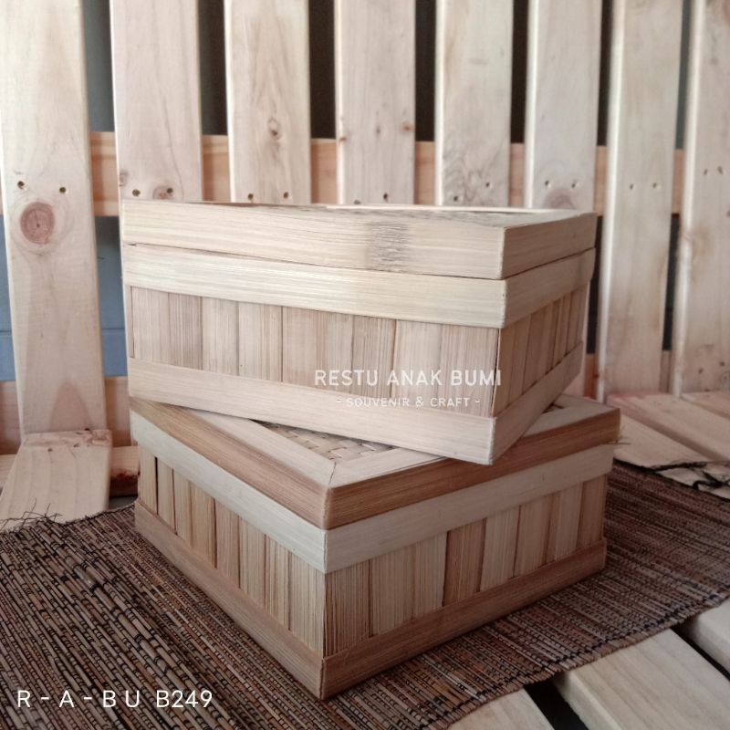 

B(249) Box Kue Bambu 25cm|Keranjang Roti|Wadah Toples|Tempat Buah| Penyimpanan| Serbaguna|Hampers | Anyaman Bambu | Box Bambu | Box Makanan | Wadah Kue | Tempat Buah | Kue Kering Parcel Lebaran | Parcel Natal