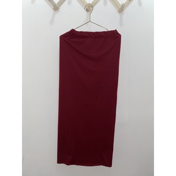 Preloved Rok Merah Bahan Kaos