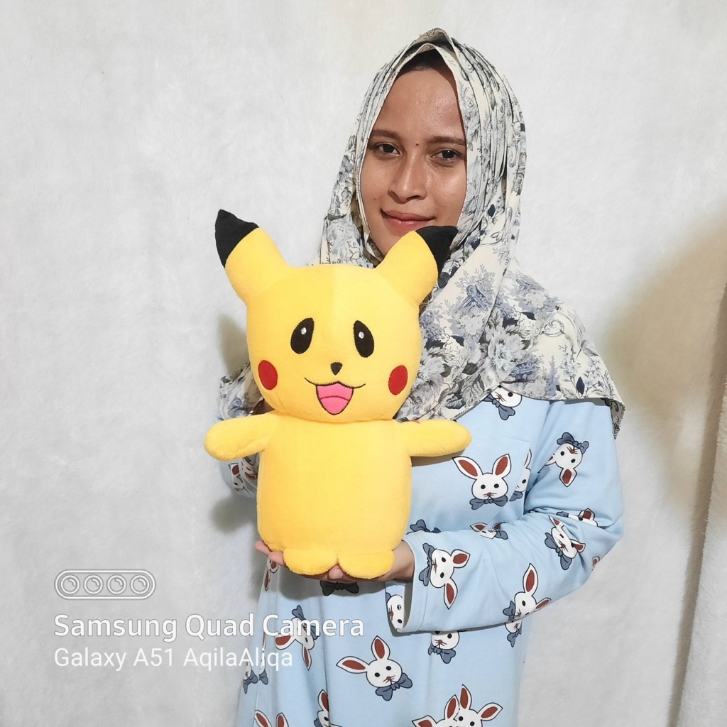 Boneka pokemon pikachu size M