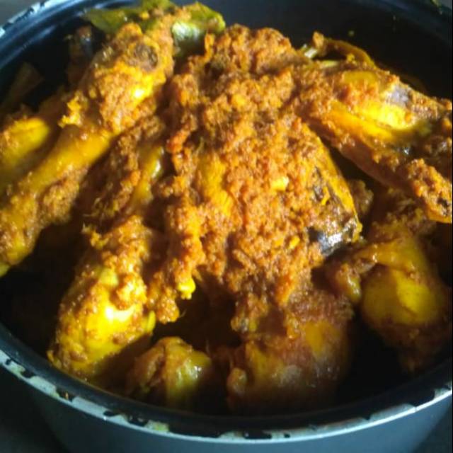 

Ayam Kuning Ungkep Siap Masak , Ayam Boiler UK 1 kg Prozen