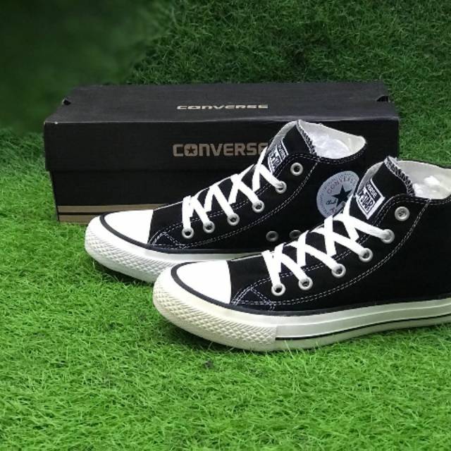 Sepatu converse premium.