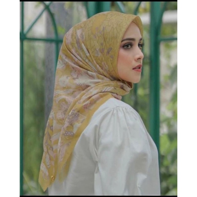 [RARE] NWT Buttonscarves daisy yellow