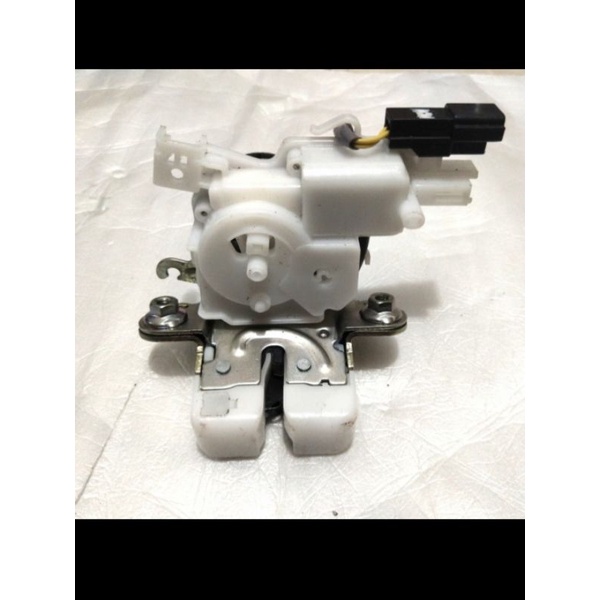 Doorlock Bagasi Calya Sigra 2016