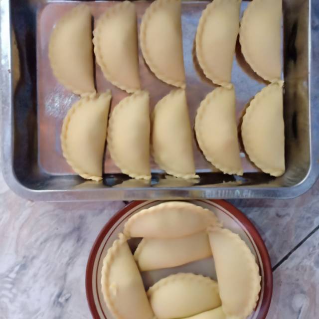 

Pastel mercon isi ayam