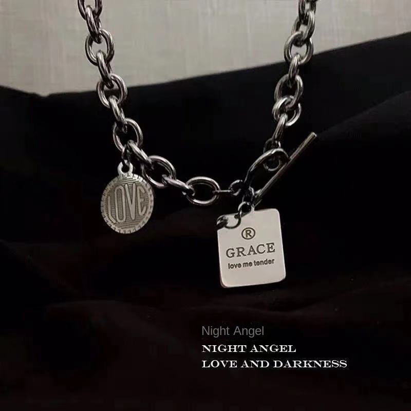 Kalung Rantai Klavikula Pendek Liontin Bulat Persegi Tulisan Gaya Hip Hop Hong Kong Punk Untuk Pria Dan Wanita