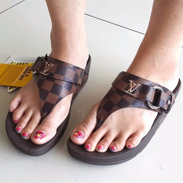 PREMIUM SANDAL WANITA FITFLOP NUBUCK LV / LOUIS VUITTON FOR WOMEN TERMURAH